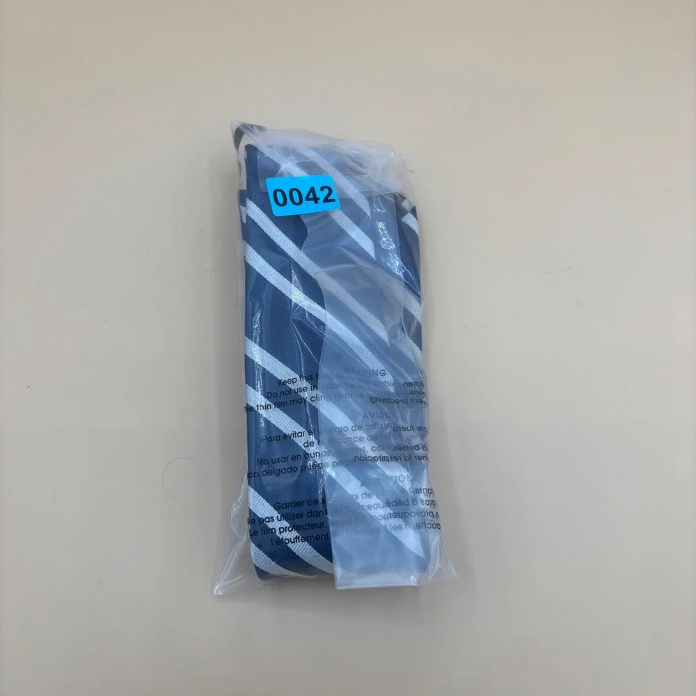 Banana Republic Mens Silk Blend Navy Light Blue Striped Necktie 3.25‎ Inch Width